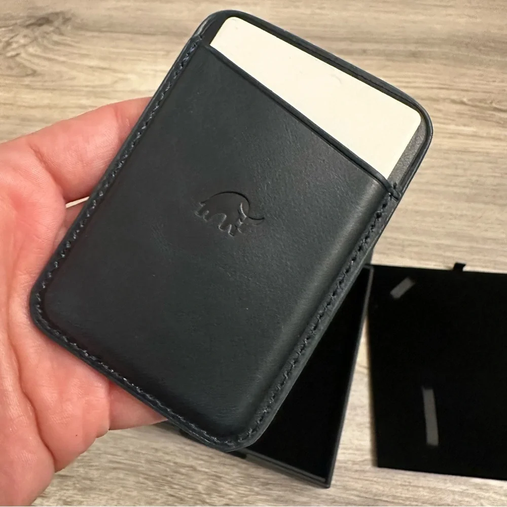 Bullstrap handcrafted premium full-grain leather magnetic MagSafe wallet